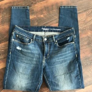 Signature Levi Strauss Low-Rise Jegging- size 32